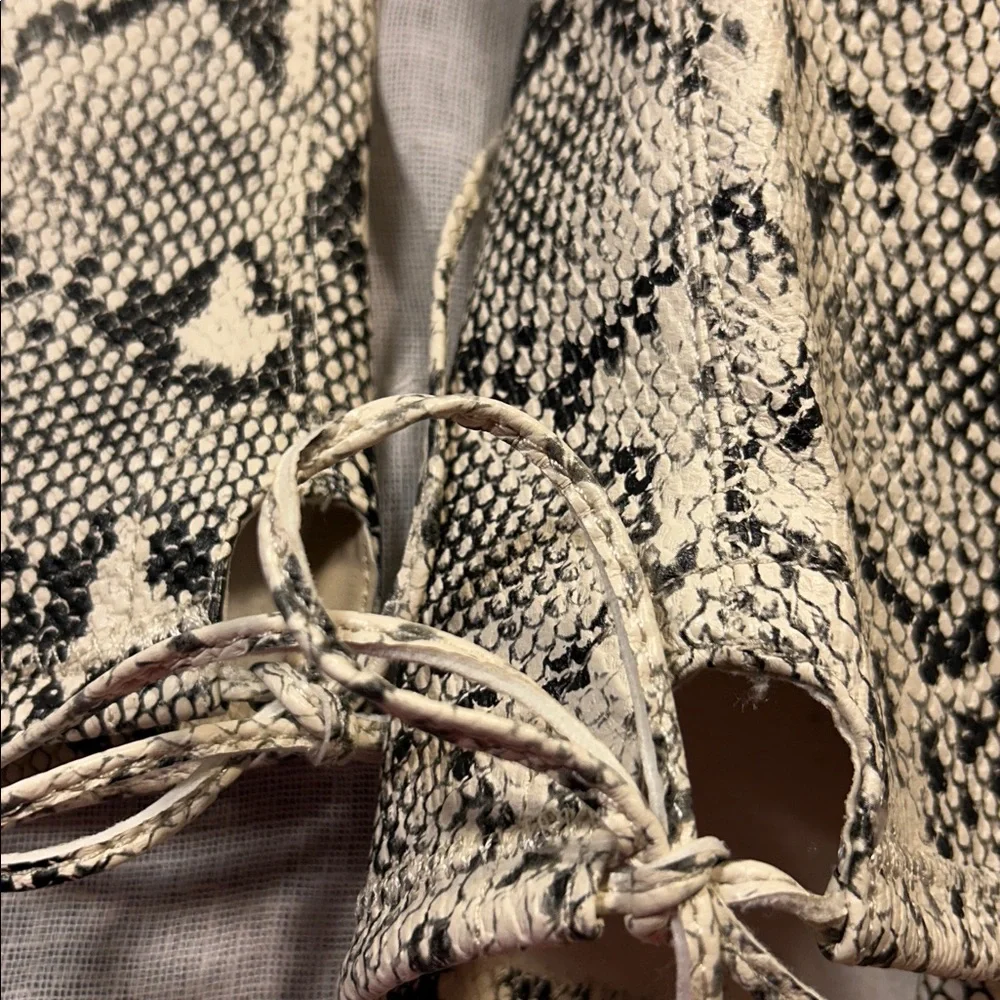 Unisa almost NEW Jaydi snake pattern thigh high heeled boots